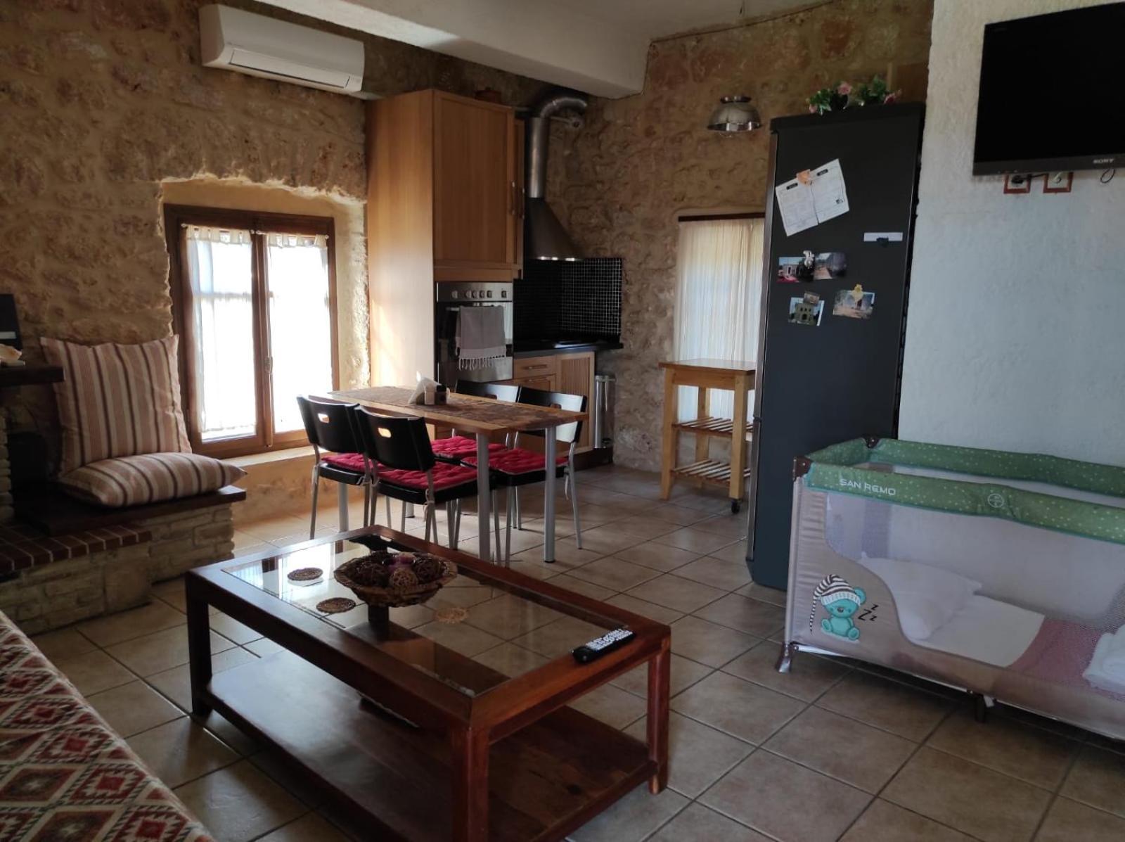 Niko'S Stone Guest House Plitra Room photo