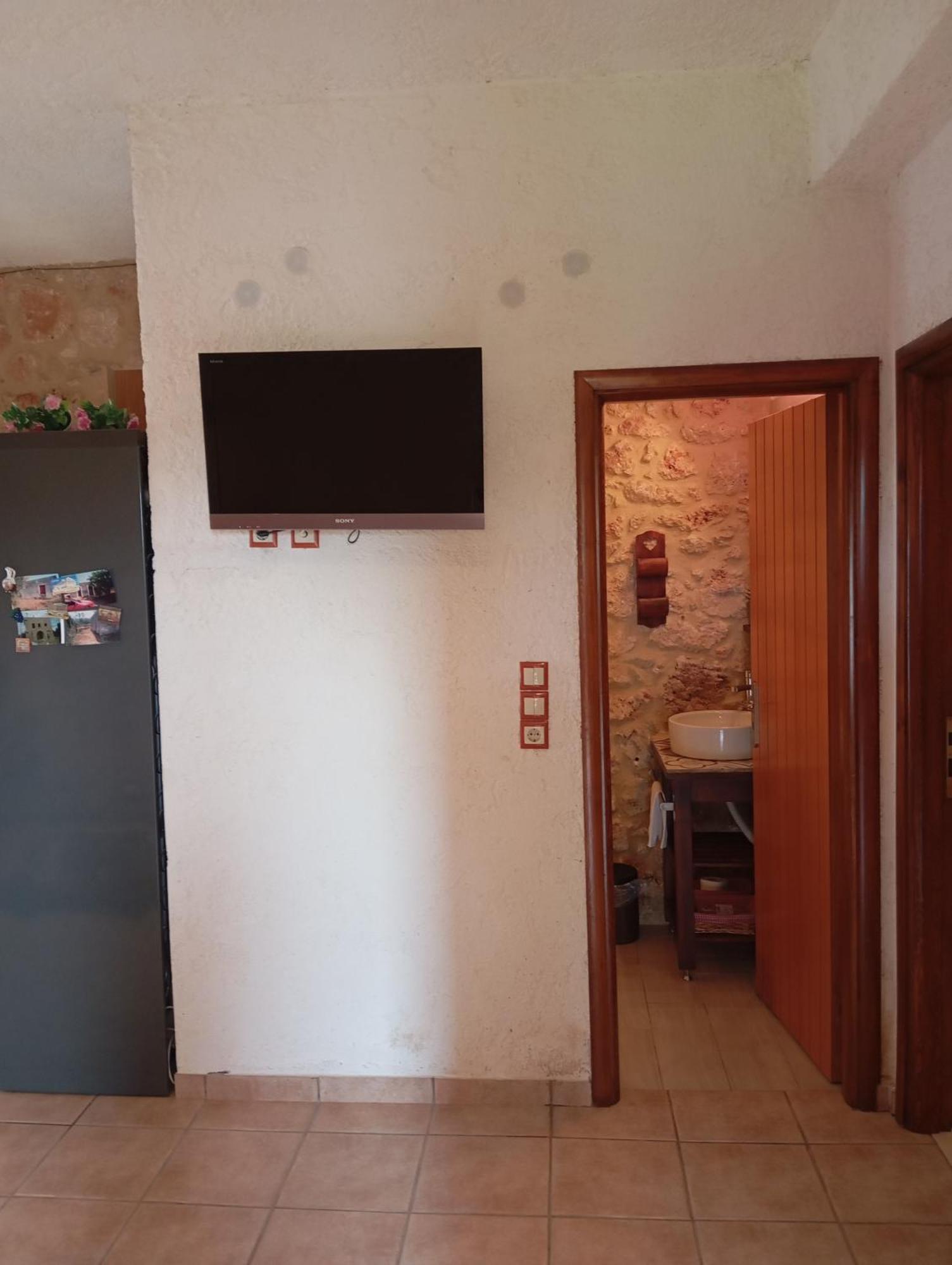 Niko'S Stone Guest House Plitra Exterior photo