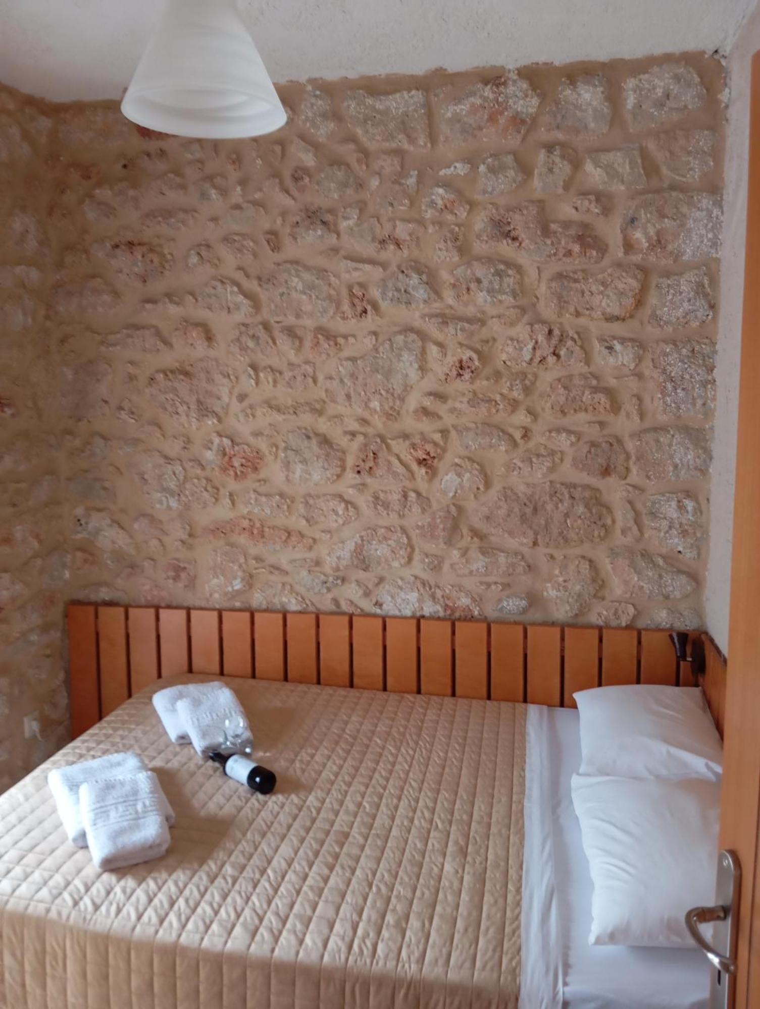 Niko'S Stone Guest House Plitra Exterior photo